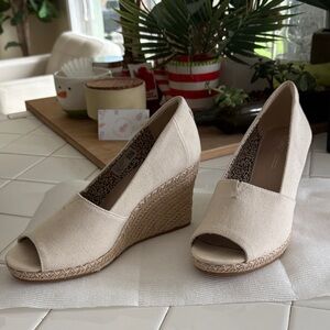 Toms Cream Peep-Toe Wedges